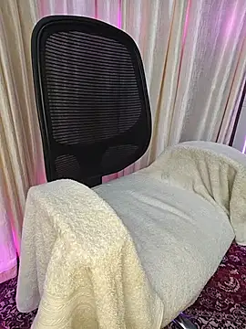 Chat +18 de Curvy_Pooja ao vivo