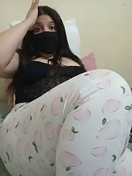 Lara-_-28's Live XXX Chat