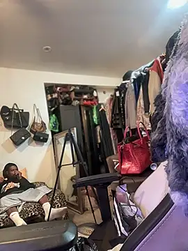 Motherbigbus' Live XXX Chat