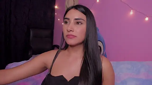 Stefany_Patel01 Adlı Modelin Canlı XXX Sohbeti