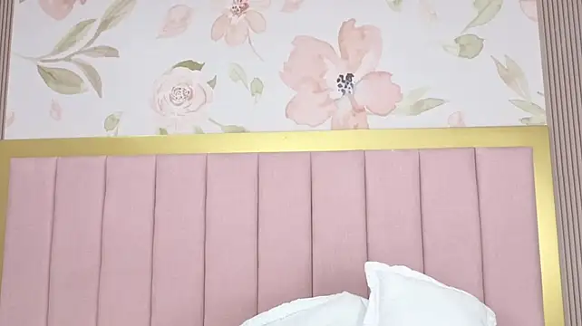 RUTHH_BUSTY69's Live XXX Chat