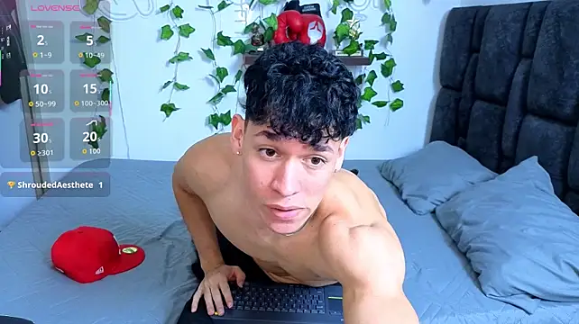 Luke_Muscle élő XXX-chatje