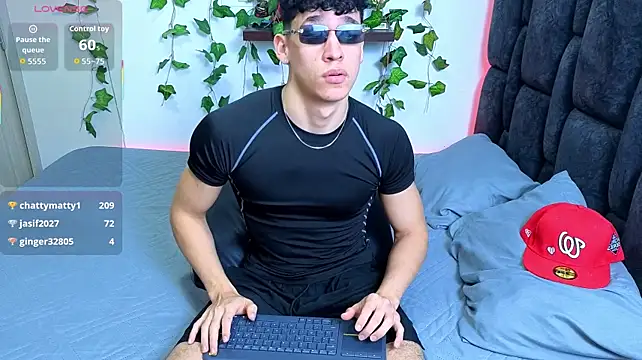 Luke_Muscle: απευθείας συνομιλία ΧΧΧ