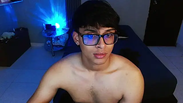Mr_yisuzz Adlı Modelin Canlı XXX Sohbeti