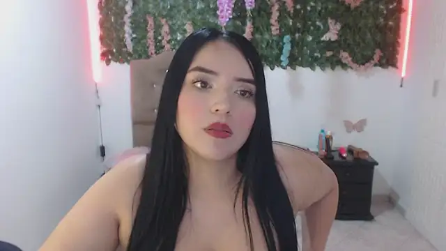 XXX chat uživo modela adara_cute_69