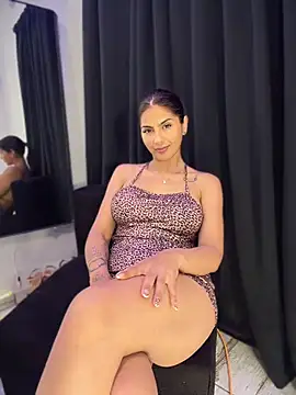 chicachocolate01 Adlı Modelin Canlı XXX Sohbeti