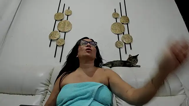 XXX chat uživo modela Luna_milf13