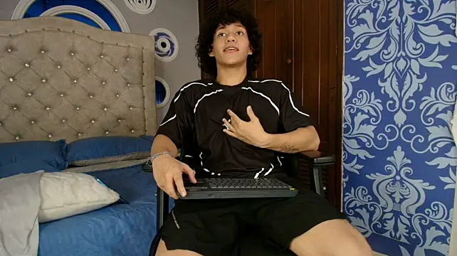 adrian_black86306 XXX чат на живо