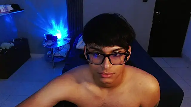 Mr_yisuzz Adlı Modelin Canlı XXX Sohbeti