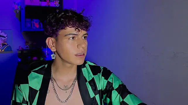 Онлайн чат XXX MikeyKuro