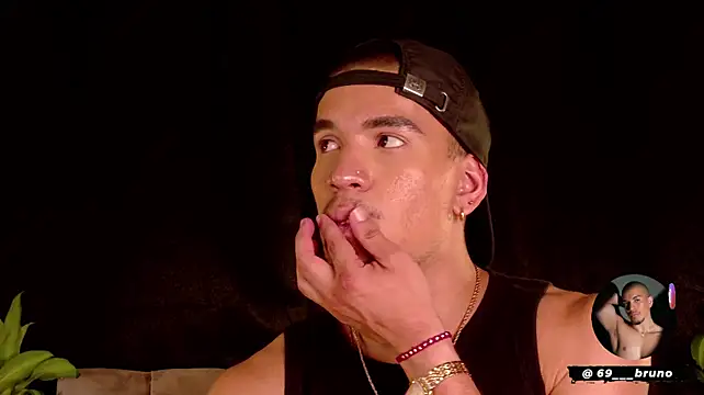 Bruno___69's Live XXX Chat