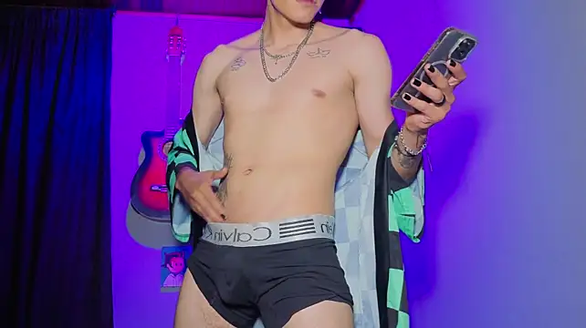 MikeyKuro Live XXX-chat