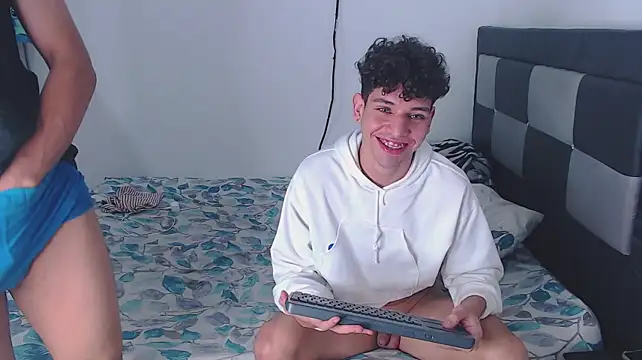 XXX chat uživo modela apoloandhansel