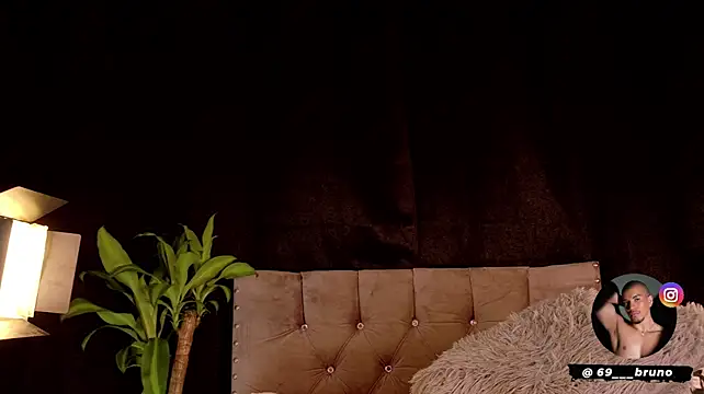 Bruno___69's Live XXX Chat
