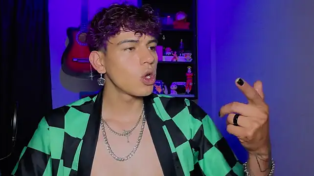 MikeyKuro live XXX chat