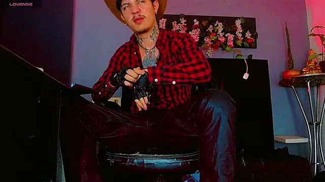HannibalLester Live XXX-Chat