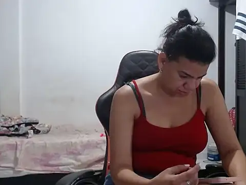دردشة Adriana_0312 الجنسية المباشرة