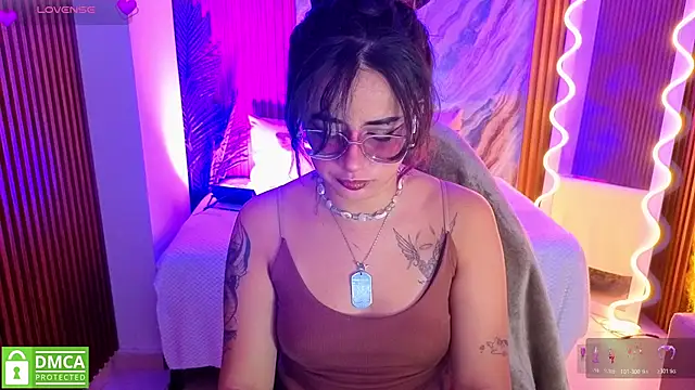 kristen_tay élő XXX-chatje