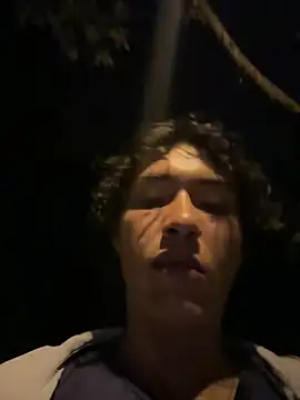 TonnyBottom live XXX chat