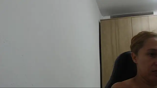 RoxanaLove9's Live XXX Chat