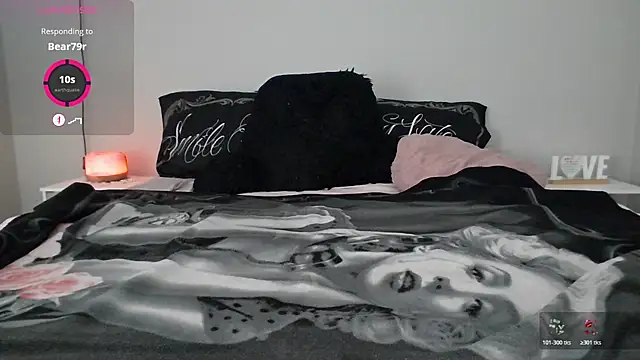 julimonroe's Live XXX Chat