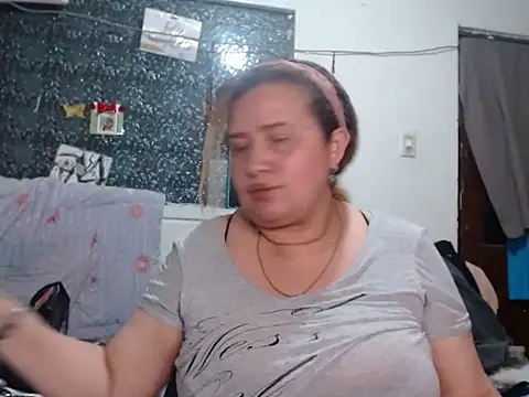 Perla1981-- Live XXX-chat