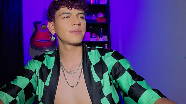 MikeyKuro live XXX chat