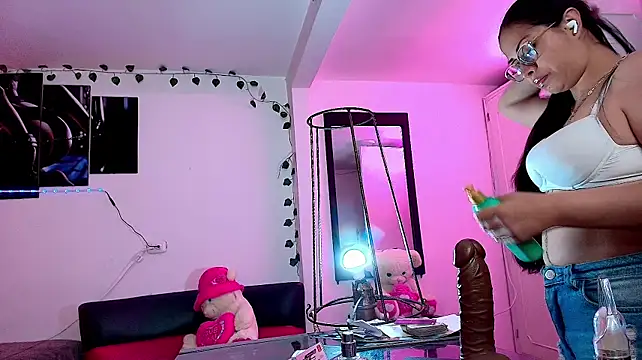yesie_hot's Live XXX Chat