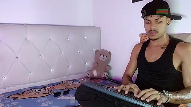Angel_foxc13 即時 XXX 聊天
