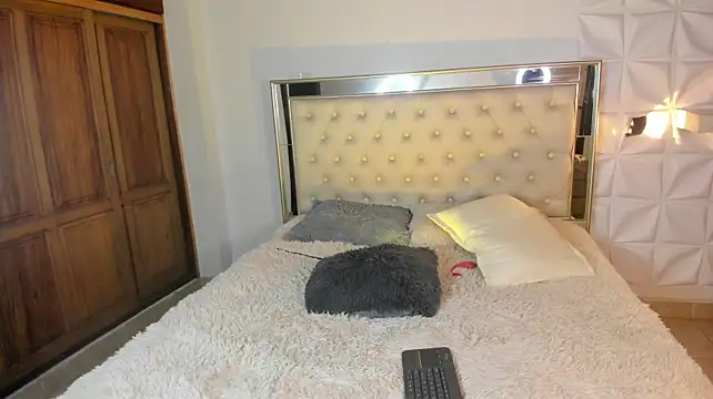 Miss_KhalifaDoll's Live XXX Chat