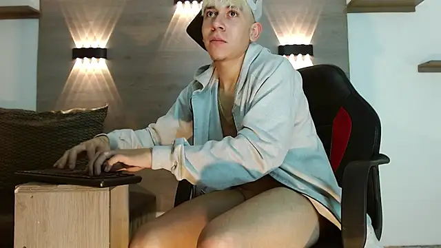 Gaeliitto's Live XXX Chat
