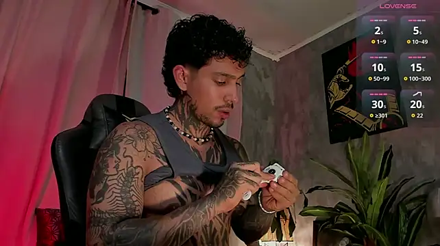 TigerStripes1_ Live XXX Chat