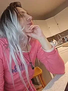 ScarletsWeb élő XXX-chatje