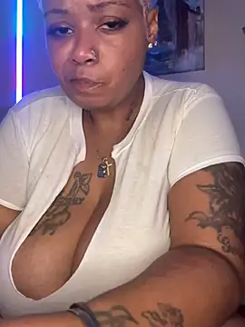 BIGCUMSHOW35's Live XXX Chat