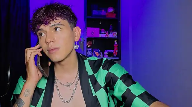 MikeyKuro's Live XXX Chat
