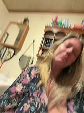 bigtitslivetofuck webcam show