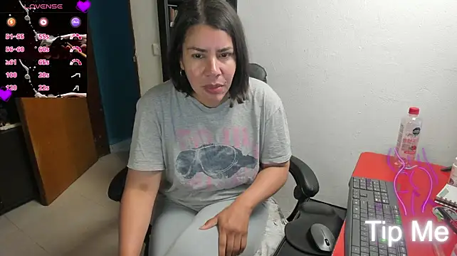 Živý XXX chat peanut_tangerine