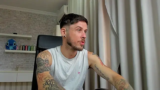 Chat XXX en directo de JonahShaw