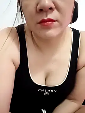 Romilk-12's Live XXX Chat