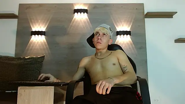 Gaeliitto's Live XXX Chat