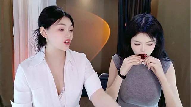 Banana-Milk69's Live Chat Room