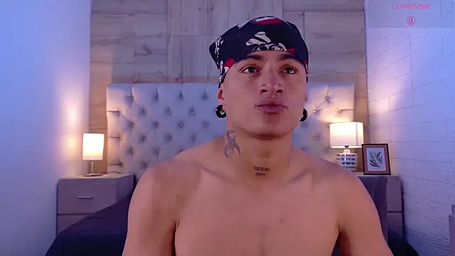LiamDeeps Chat XXX live