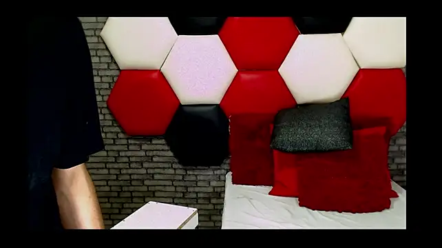 Thristan05 Adlı Modelin Canlı XXX Sohbeti