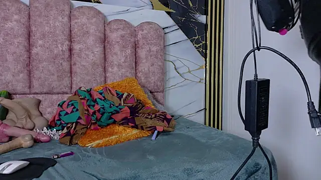 Kazsandraa XXX чат на живо