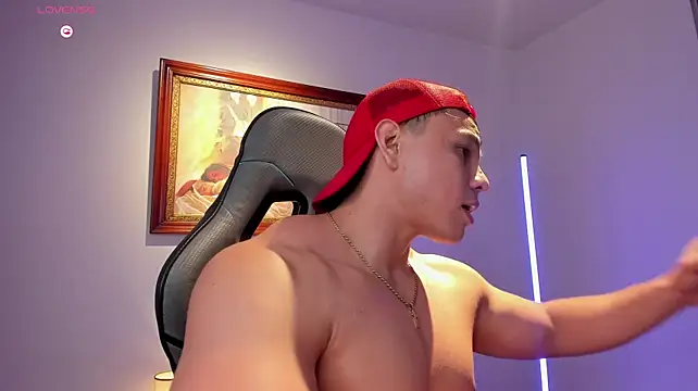 צ'אט XXX בשידור חי של RoyConstance