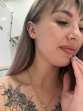 TeaseBabeXXX XXX чат на живо