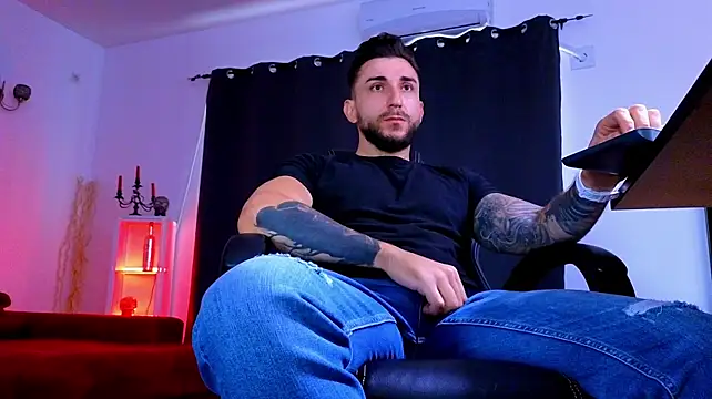 MightyAaron66 Adlı Modelin Canlı XXX Sohbeti