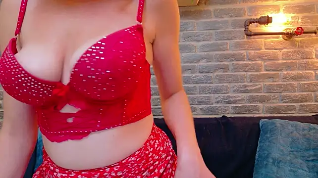LisaCaprice Adlı Modelin Canlı XXX Sohbeti