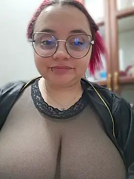 CURVY-HORNY's Live XXX Chat
