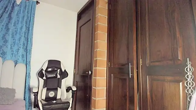 KarolRojas_22's Live XXX Chat